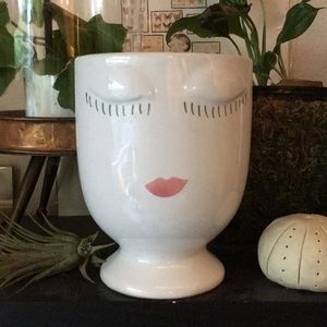 “Celfie” cachepot. Fits a 4” plant.